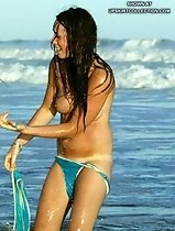 Babe looks inside bikini letting us enjoy her hair
